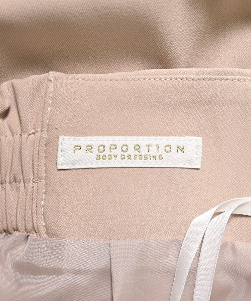 PROPORTION BODY DRESSING กระโปรงยาวถึงเข่า