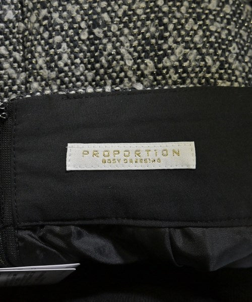 PROPORTION BODY DRESSING กระโปรงสั้น