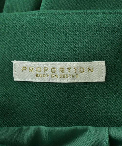 PROPORTION BODY DRESSING กระโปรงยาวถึงเข่า