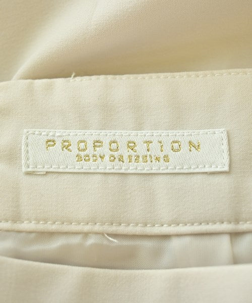 PROPORTION BODY DRESSING กระโปรงยาวถึงเข่า