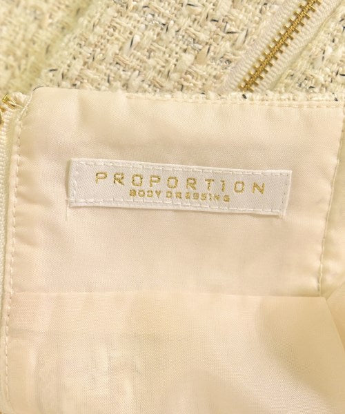 PROPORTION BODY DRESSING กระโปรงยาวถึงเข่า