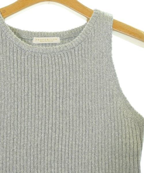PROPORTION BODY DRESSING เสื้อกันหนาว