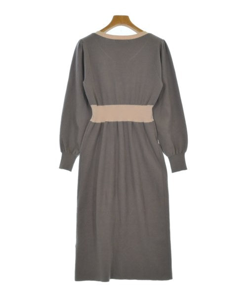 PROPORTION BODY DRESSING ชุดเดรส