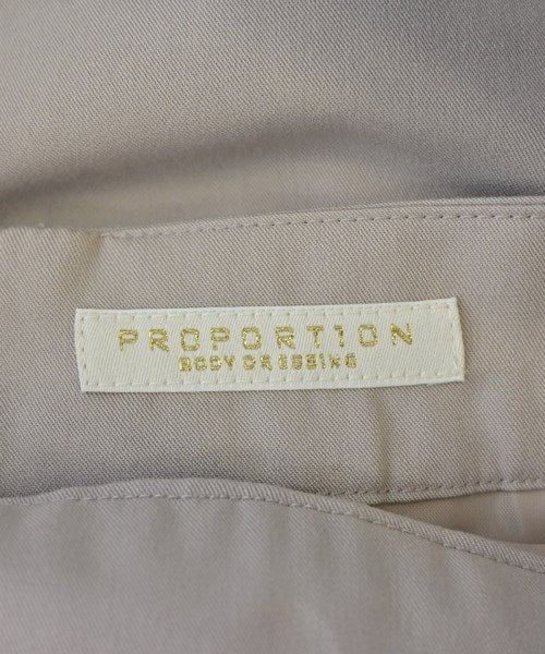 PROPORTION BODY DRESSING กระโปรงยาวถึงเข่า