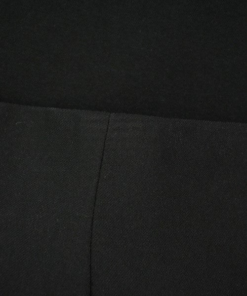 PROPORTION BODY DRESSING กระโปรงยาวถึงเข่า