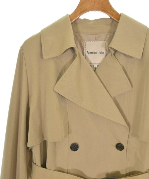 Apuweiser-riche เสื้อกันฝน