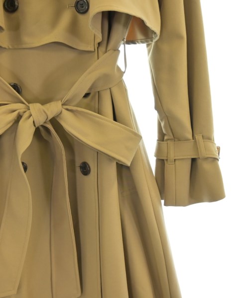 Apuweiser-riche เสื้อกันฝน