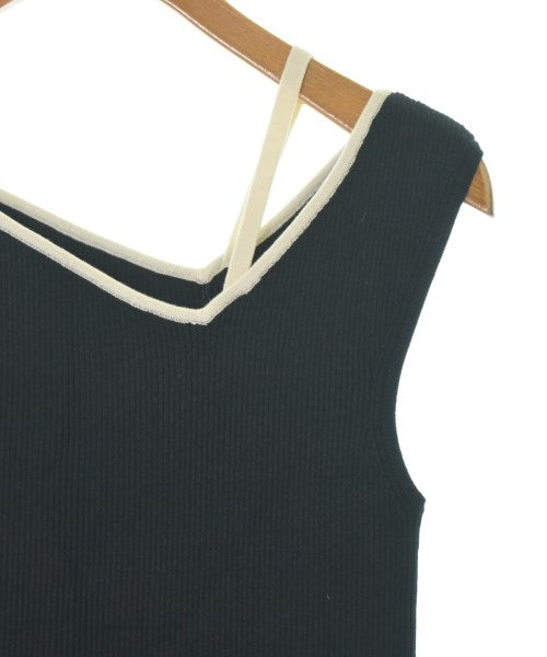 Apuweiser-riche เสื้อแขนกุด