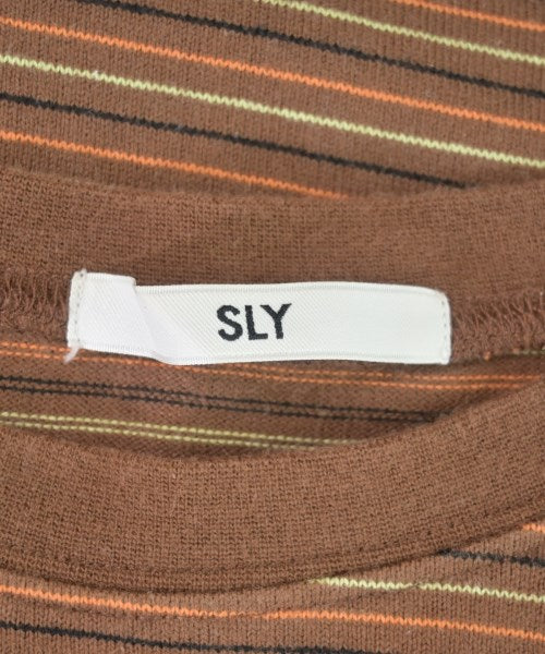 SLY เสื้อยืด/เสื้อท็อปส์