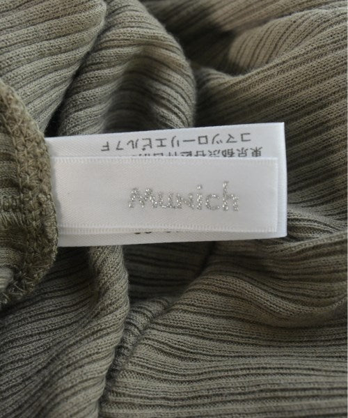 MUNICH เสื้อยืด/เสื้อท็อปส์