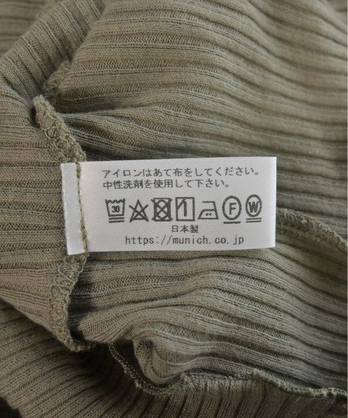 MUNICH เสื้อยืด/เสื้อท็อปส์