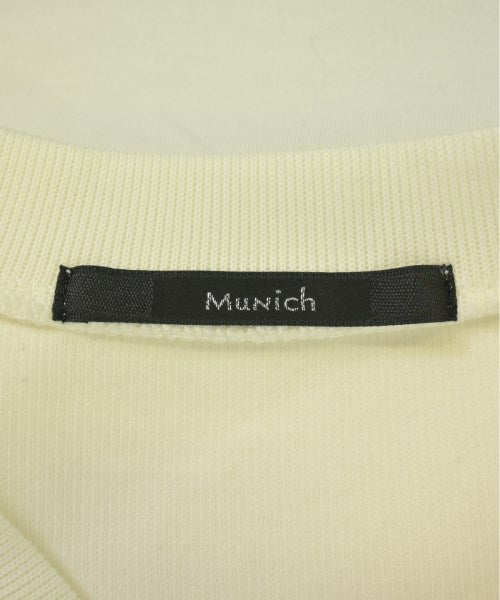 MUNICH เสื้อยืด/เสื้อท็อปส์