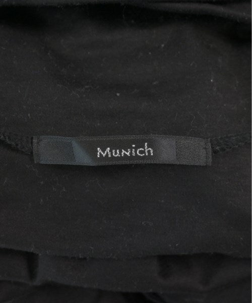 MUNICH เสื้อยืด/เสื้อท็อปส์