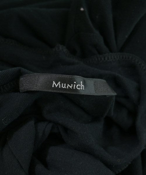 MUNICH เสื้อยืด/เสื้อท็อปส์