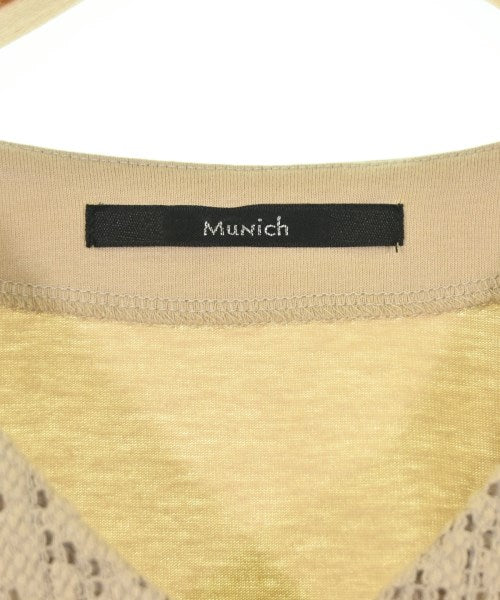 MUNICH เสื้อยืด/เสื้อท็อปส์