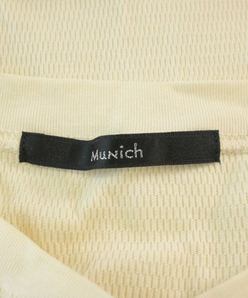 MUNICH เสื้อยืด/เสื้อท็อปส์