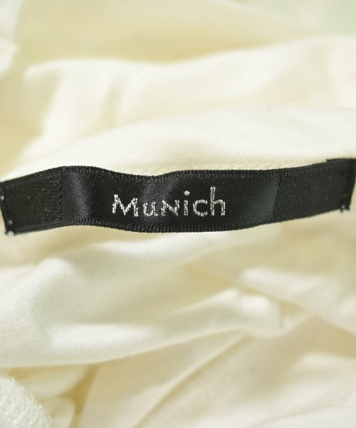 MUNICH เสื้อยืด/เสื้อท็อปส์