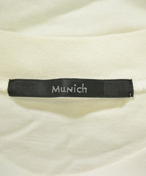 MUNICH เสื้อยืด/เสื้อท็อปส์