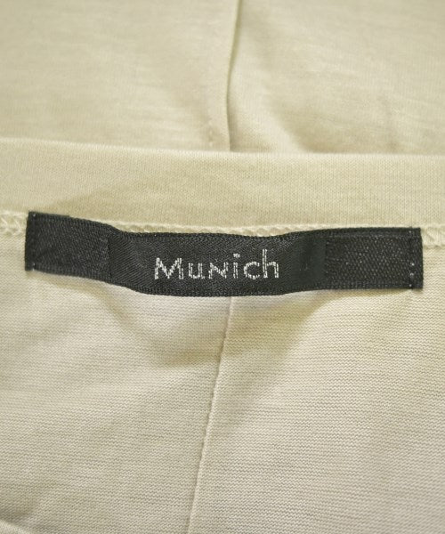 MUNICH เสื้อยืด/เสื้อท็อปส์