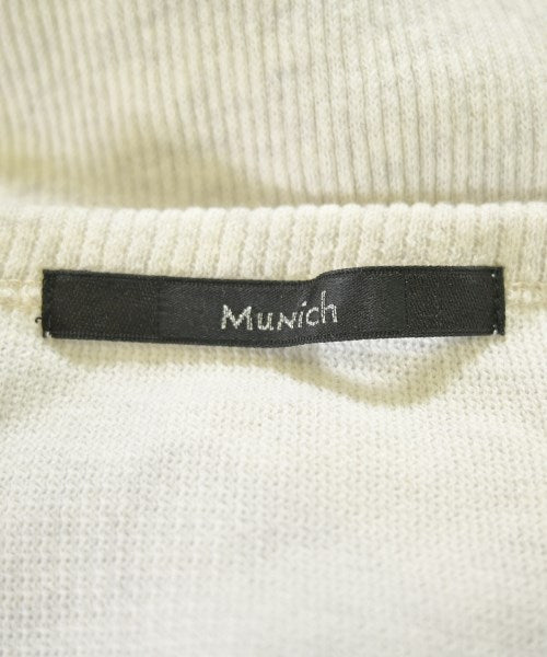 MUNICH เสื้อยืด/เสื้อท็อปส์