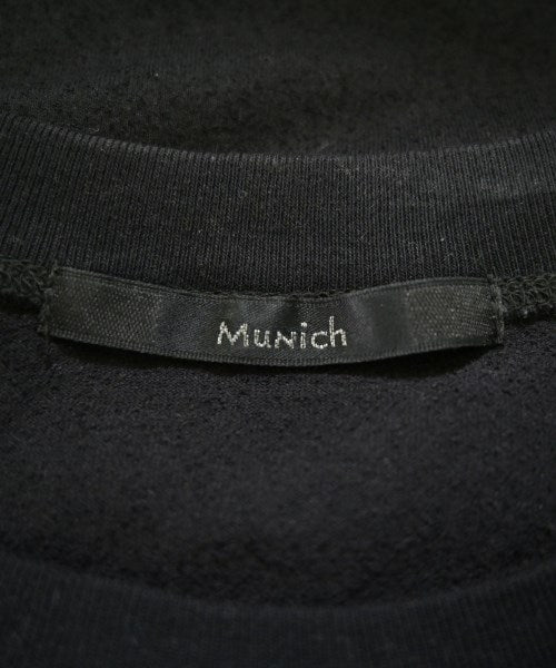 MUNICH เสื้อยืด/เสื้อท็อปส์