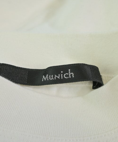 MUNICH เสื้อยืด/เสื้อท็อปส์