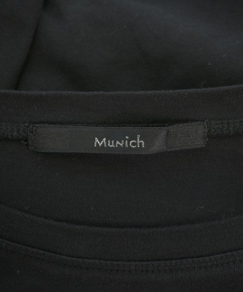 MUNICH เสื้อยืด/เสื้อท็อปส์