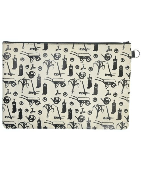 DEVASTEE คลัตช์