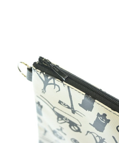 DEVASTEE คลัตช์