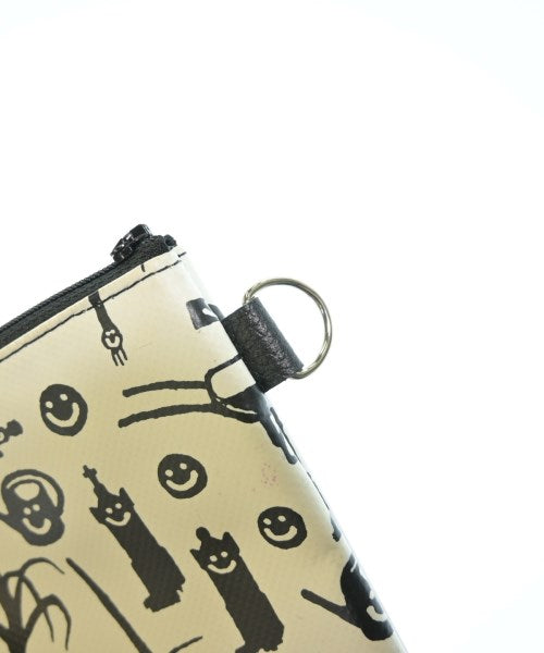 DEVASTEE คลัตช์