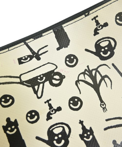 DEVASTEE คลัตช์