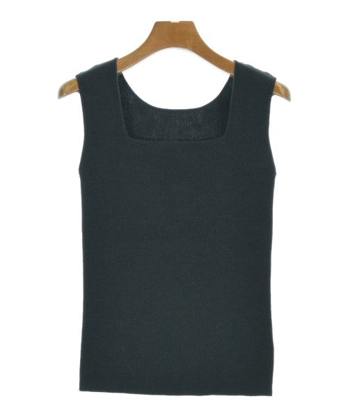 apart by lowrys เสื้อแขนกุด