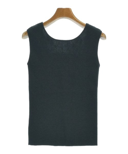 apart by lowrys เสื้อแขนกุด