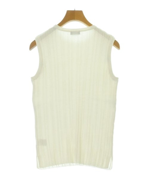 apart by lowrys เสื้อแขนกุด