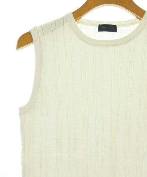 apart by lowrys เสื้อแขนกุด