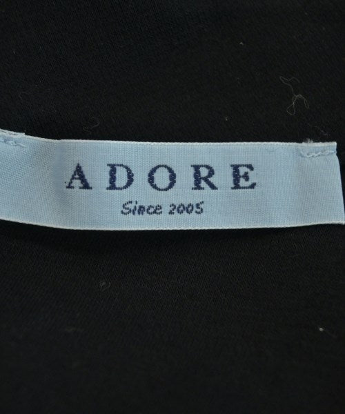 ADORE เสื้อยืด/เสื้อท็อปส์