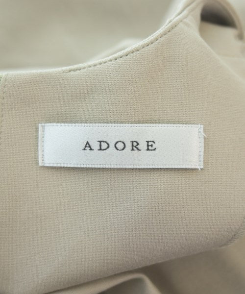 ADORE เสื้อยืด/เสื้อท็อปส์
