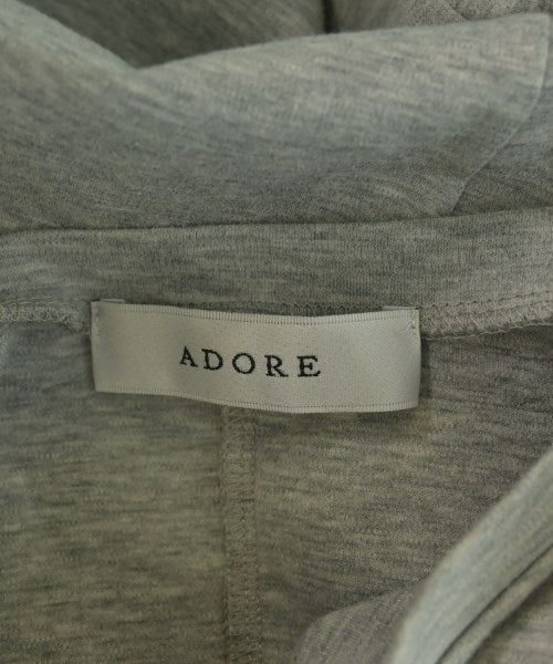 ADORE เสื้อยืด/เสื้อท็อปส์