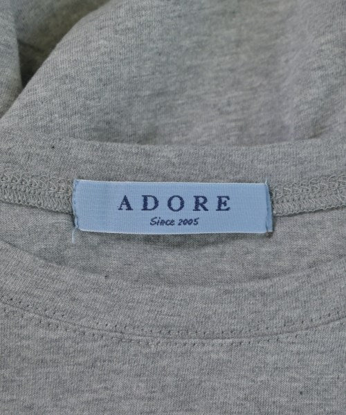 ADORE เสื้อยืด/เสื้อท็อปส์