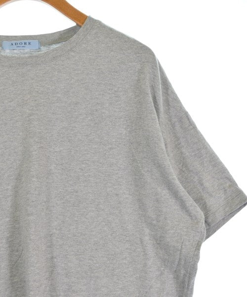 ADORE เสื้อยืด/เสื้อท็อปส์