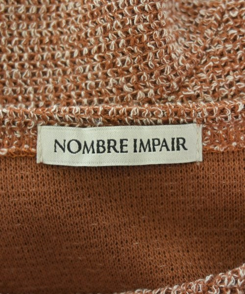 NOMBRE IMPAIR เสื้อยืด/เสื้อท็อปส์