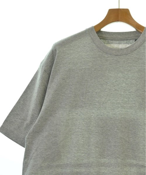 White Mountaineering เสื้อยืด/เสื้อท็อปส์