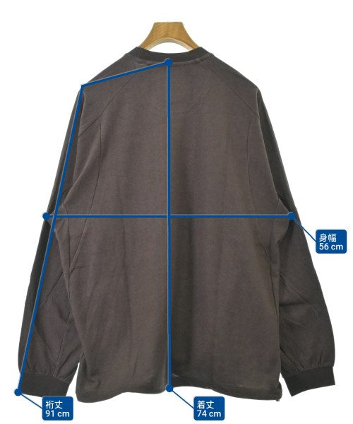 White Mountaineering เสื้อยืด/เสื้อท็อปส์