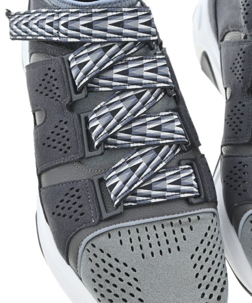 White Mountaineering รองเท้าผ้าใบ