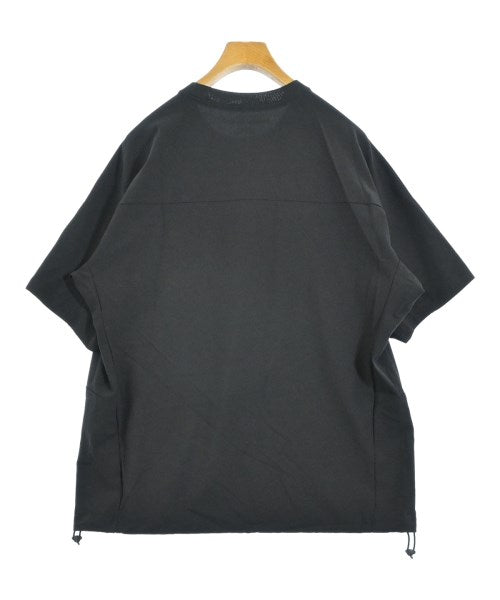 White Mountaineering เสื้อยืด/เสื้อท็อปส์