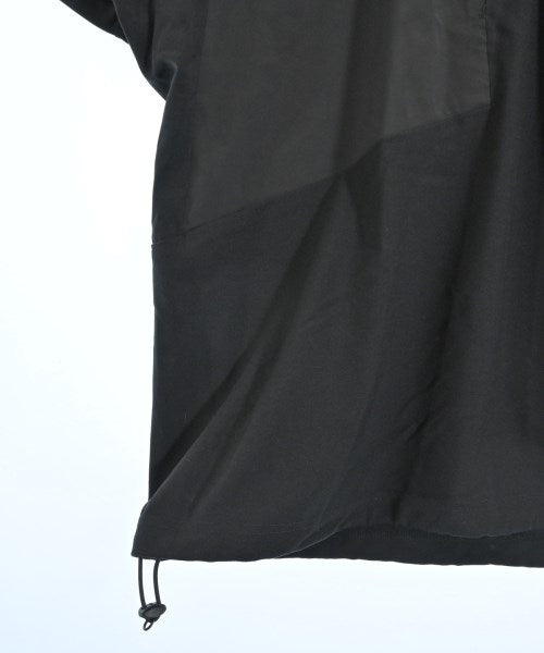 White Mountaineering เสื้อยืด/เสื้อท็อปส์