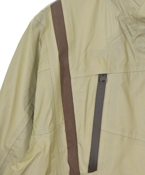 White Mountaineering เสื้อพาร์กาภูเขา