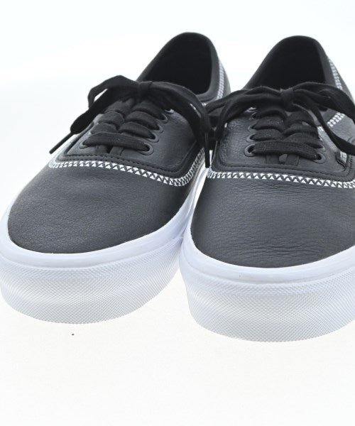 White Mountaineering รองเท้าผ้าใบ