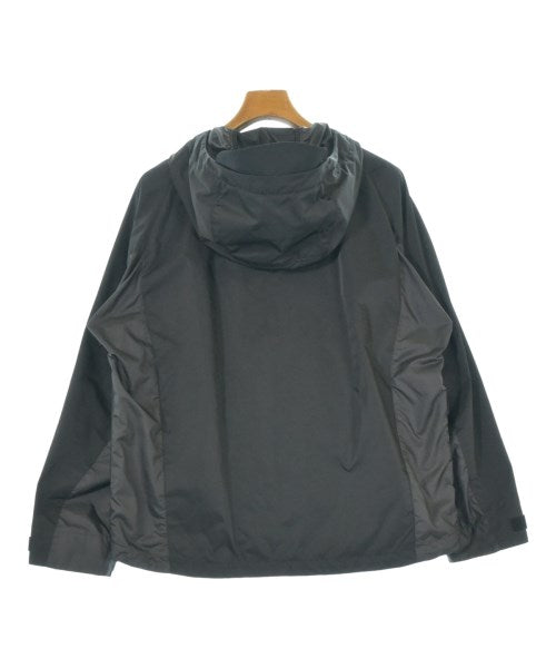 White Mountaineering เสื้อพาร์กาภูเขา