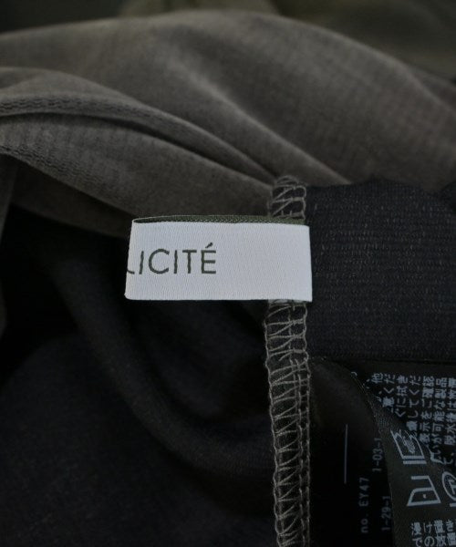 Simplicite เสื้อยืด/เสื้อท็อปส์